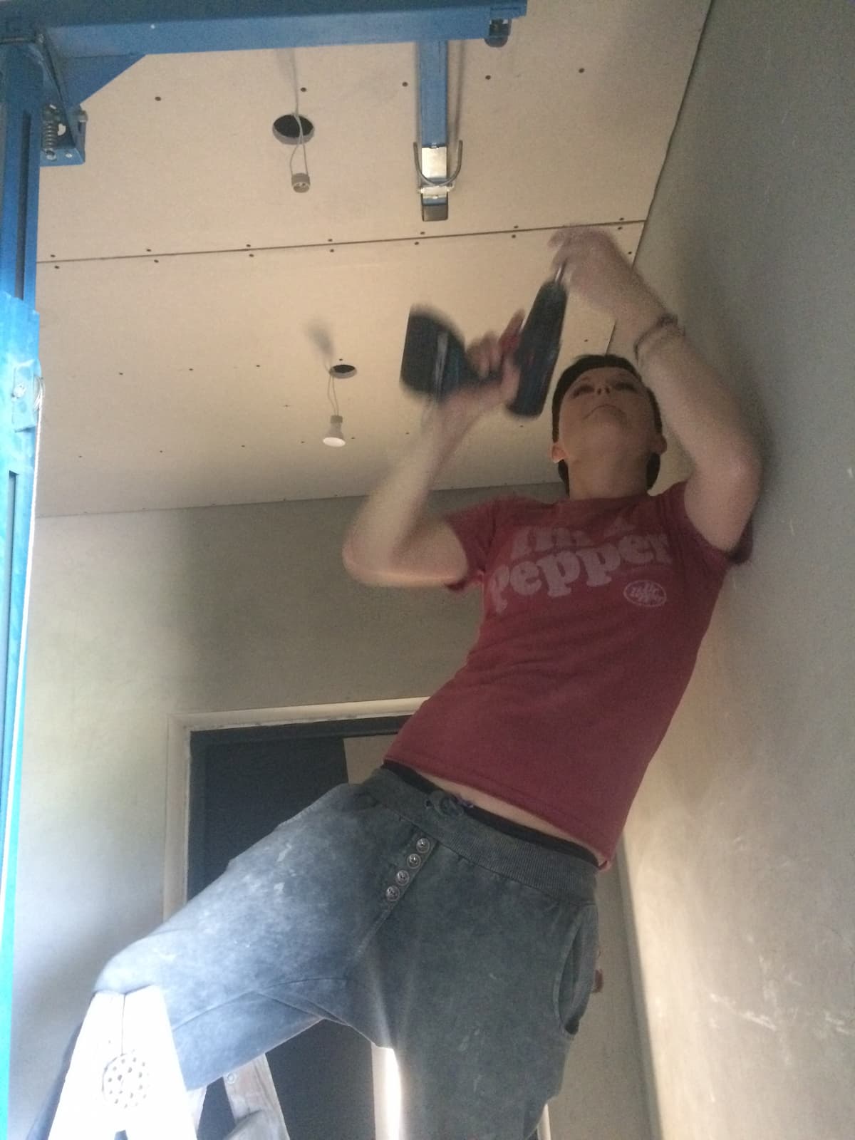 Montaż płyt gipsowo-kartonowych Rzeszów – w trakcie prac